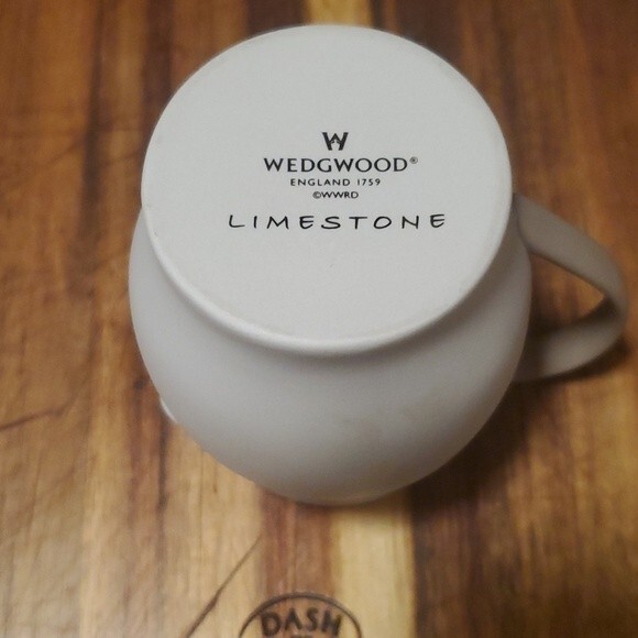 Wedgewood Natures Canvas Limestone Creamer England - Picture 5 of 7